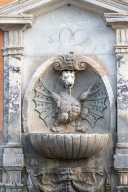 Vatikan, Via Conciliazione üzerinde Roma 'nın kalbinde bulunan tarihi su çeşmesi.