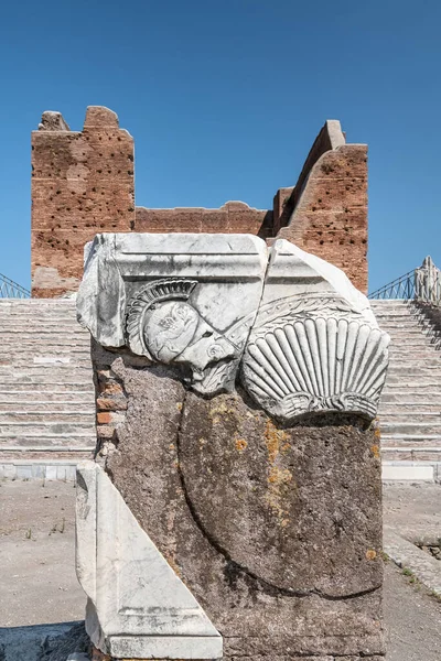 Kapitol Bei Den Archäologischen Ausgrabungen Von Ostia Antica Umgeben Von — Stockfoto