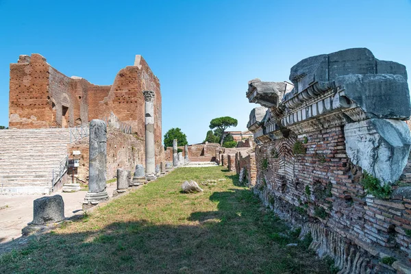 Capitólio Escavações Arqueológicas Óstia Antica Cercado Por Ruínas Colunas Restos — Fotografia de Stock