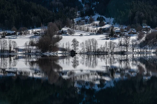 Breathtaking View Grundlsee Salzkammergut Ausseerland Snowcaped Mountains Reflecting Crystal Clear — Stock Photo, Image