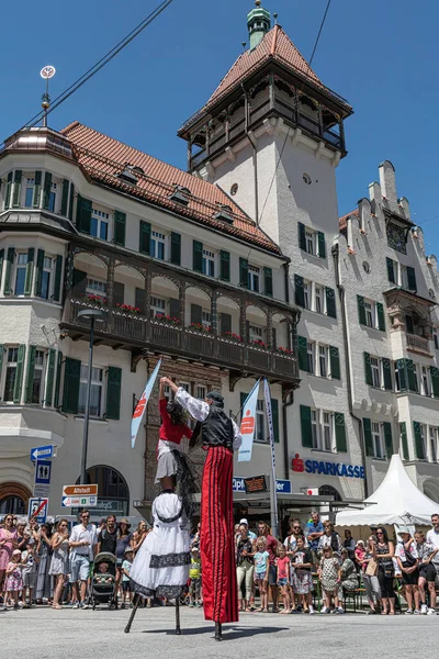 Street Artists Performing Stilts Historic Center Kufstein Stock Snímky