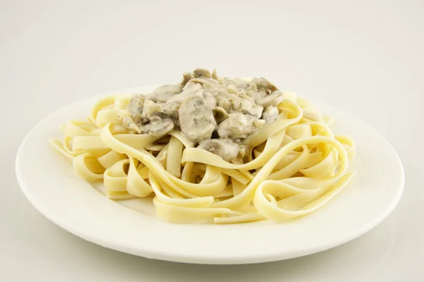 Pasta with mushrooms and sauce — Stock Photo, Image