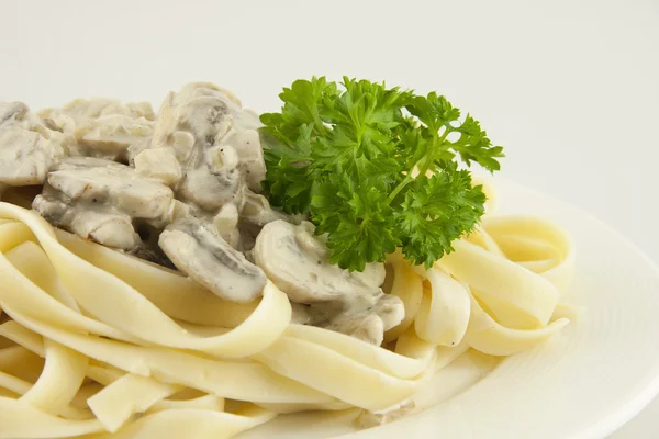 Pasta med svamp och sås — Stockfoto