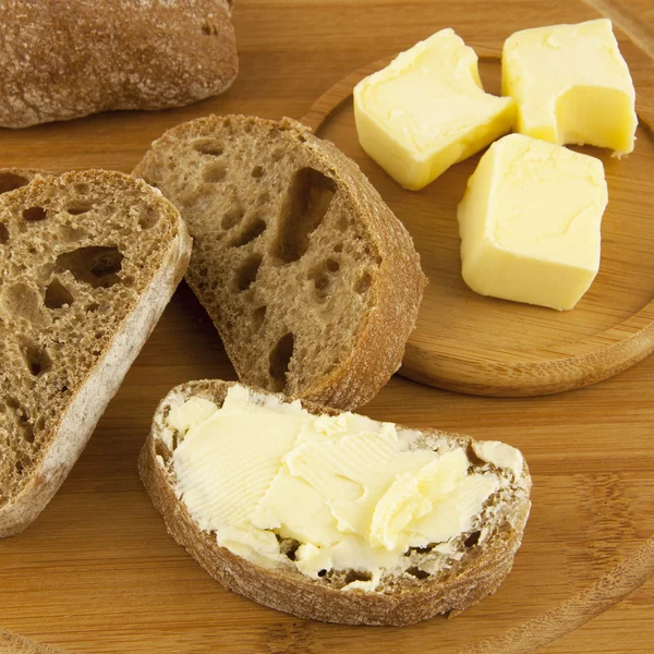 ekmek ve tereyağı ile kompozisyon