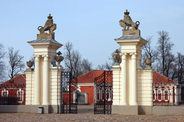 Rundale brány paláce, Lotyšsko — Stock fotografie