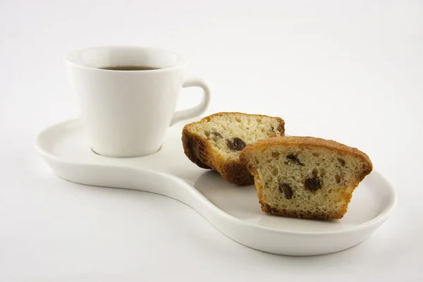 Muffins aux raisins secs et tasse à thé — Photo
