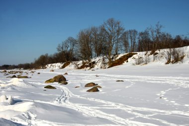 deniz kenarı kış manzarası