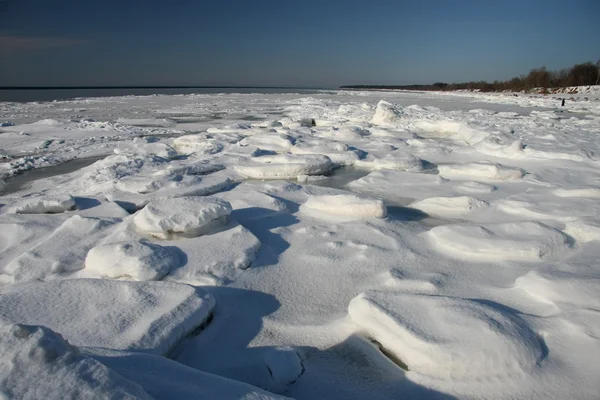 Paysage hivernal au bord de la côte — Photo