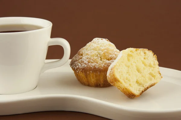 Curd cupcakes with tea cup — Stock Photo, Image