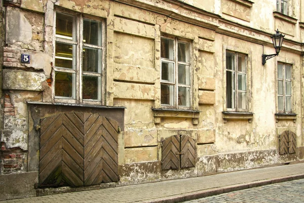 Stare drzwi i okna — Zdjęcie stockowe