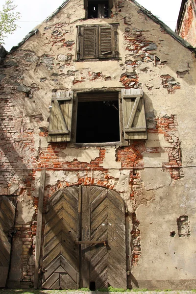 Porta velha e janela — Fotografia de Stock