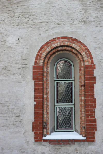 Vieja ventana en la pared de ladrillo —  Fotos de Stock