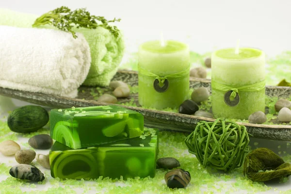 Spa stilleben med naturlig såpe og fargestearinlys – stockfoto