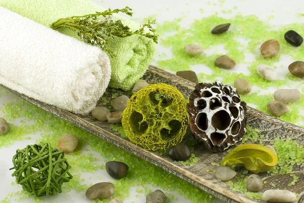 Spa stilleben med naturlig såpe og fargestearinlys – stockfoto