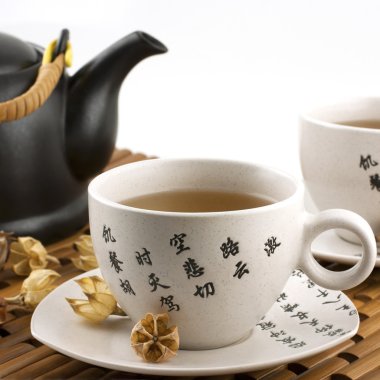 Natürmort çay bardağı ve çaydanlık