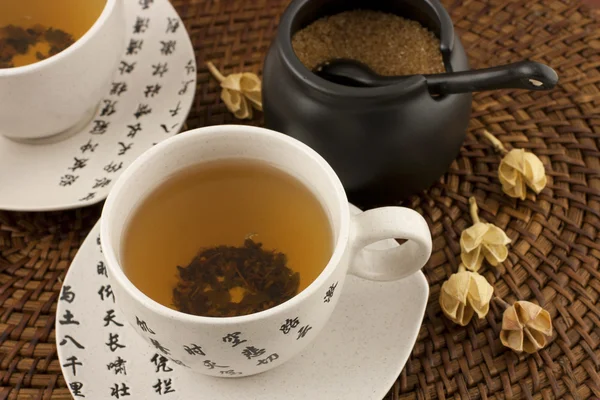Кружка чая и сахарная чашка — стоковое фото