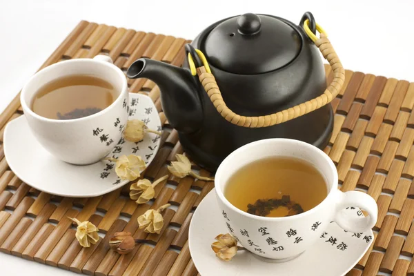 Натюрморт с кружками чая и чайник Стоковое Изображение