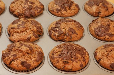 muffins pişirme çanağı içinde
