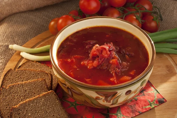 乌克兰和俄罗斯国家红甜菜汤的蔬菜和肉类 — 图库照片