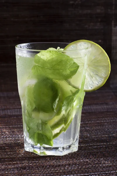 Mojito s mátou peprnou, vápno a LED — Stock fotografie