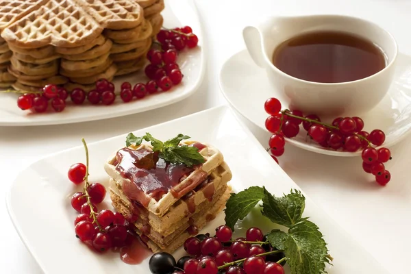 Waffles with fresh berries — Stock Photo, Image