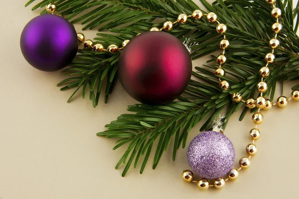 Ornamento natalizio con palline — Foto Stock