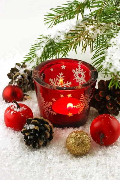 Kerstmis Stilleven met kaarsen en Spar boomtakken — Stockfoto