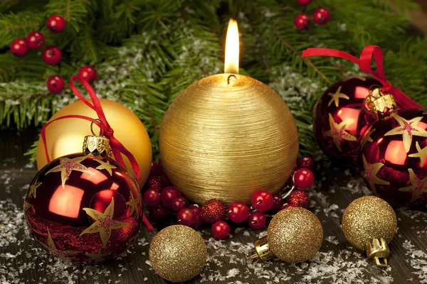 Christmas candle and color balls — Stock Photo, Image