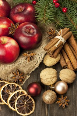 Noel meyve ve baharat ile natürmort