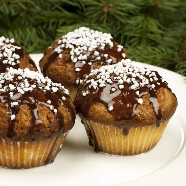 Kerstmis zoete muffins met chocolade glazuur — Stockfoto