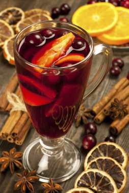 sıcak baharatlı şarap ile Noel kompozisyon