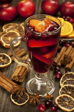 Kış sıcak bir içecek ile baharat