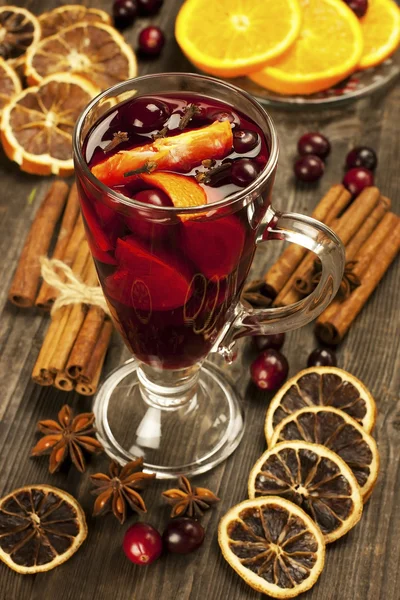 Bebida quente de inverno com especiarias — Fotografia de Stock