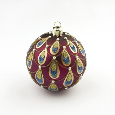 Beyaz arka planda noel topu