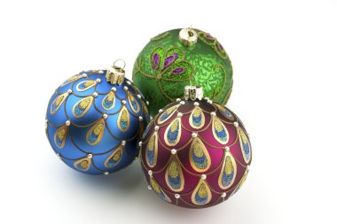 Noel kompozisyon parlak renkli toplar