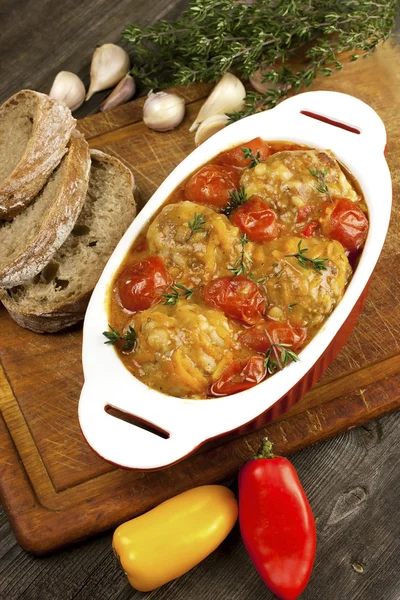 Albóndigas con pimienta y tomate — Foto de Stock