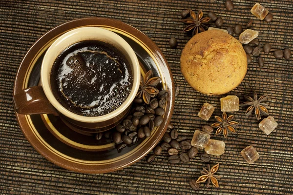 Tasse à café avec muffin — Photo