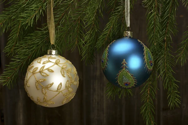 Palle di Natale su abete — Foto Stock