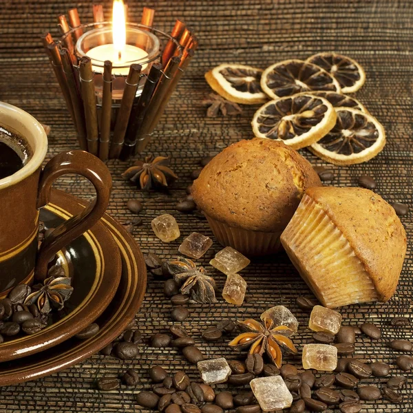 Coffee cup with muffin — Stock Photo, Image