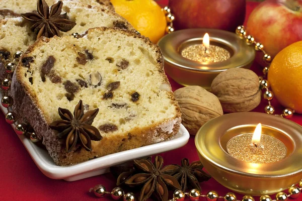 Christmas cake with spices and dried fruits — Stock Photo, Image