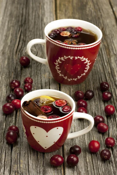 Taza de té sobre una superficie de madera — Foto de Stock