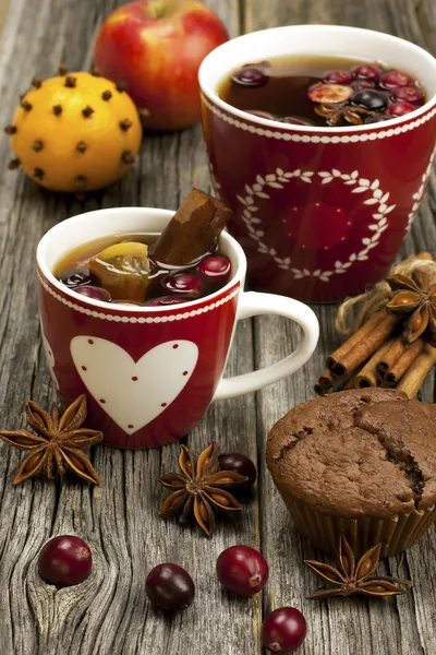 Tasse de Noël avec muffins au chocolat — Photo