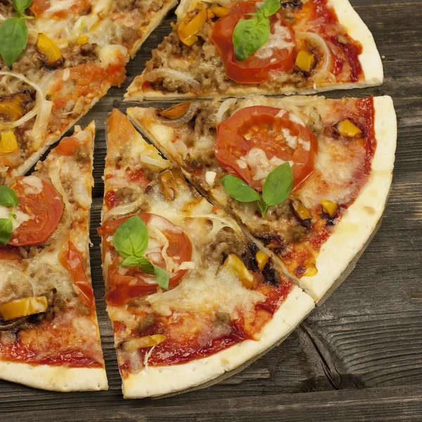 Pizza italiana fresca, vista superior — Fotografia de Stock