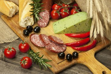 baget salam ve taze peynir