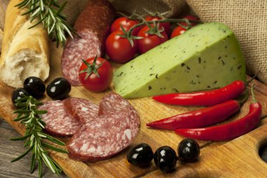 baget salam ve taze peynir