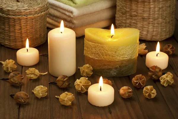 Spa candles with dried flowers — Stock Photo, Image