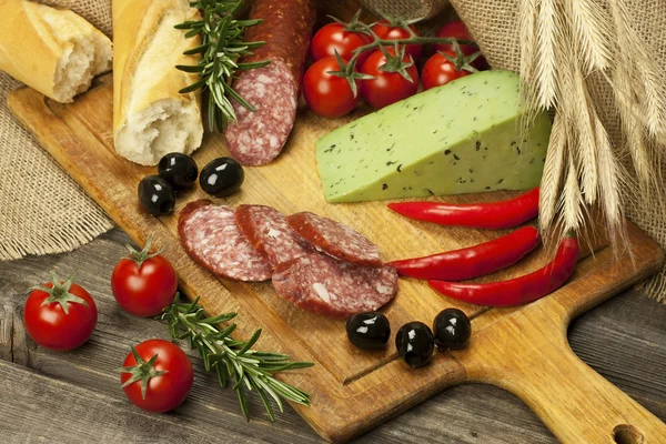 baget salam ve taze peynir