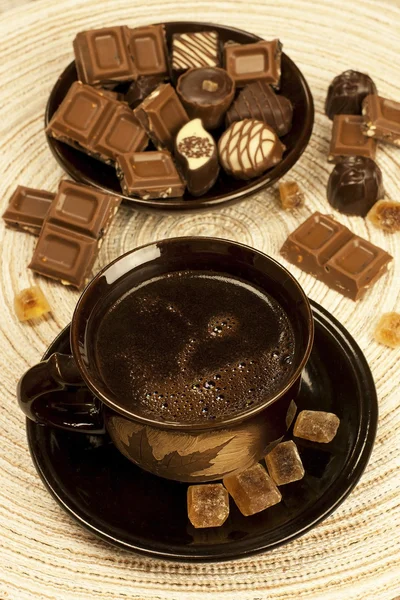 Dolce dolce: caffè nero e cioccolato — Foto Stock