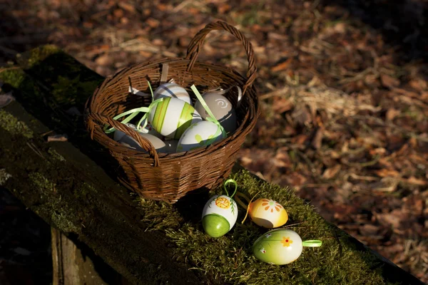 Easter eggs in wicker basket — Stock Photo, Image