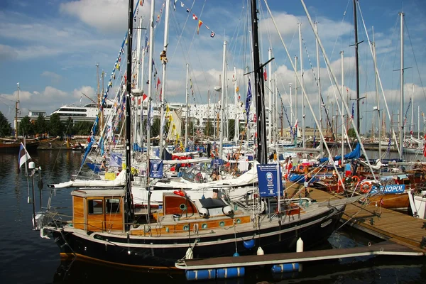 Navires dans le port pendant les courses de grands navires Baltique 2013 — Photo